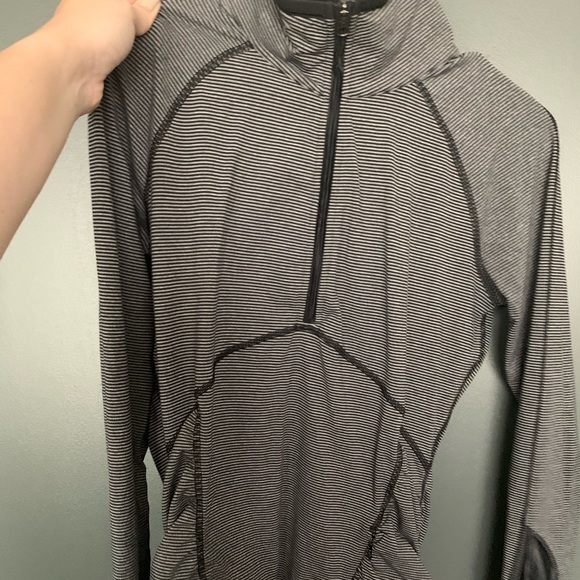 Lululemon pullover size 8 - Picture 2 of 5